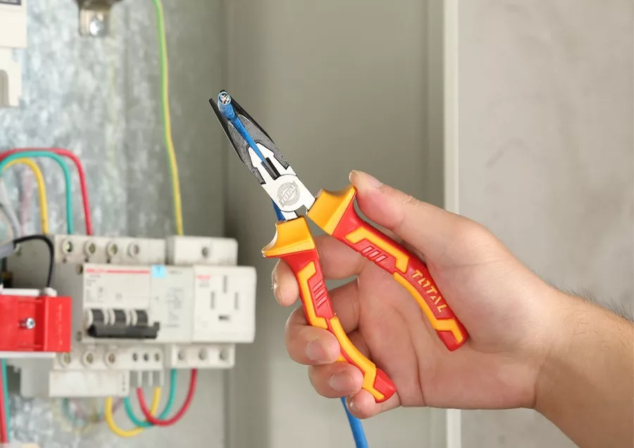 Plier - 9.6 / Long Nose / Insulated